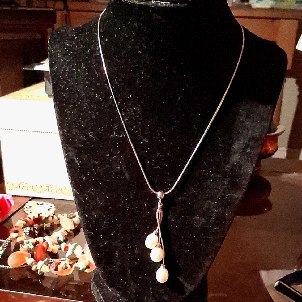 925 Silver Necklace With 3 Fresh Water Pearls.